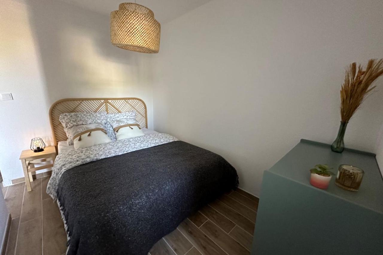 Very Cosy Apartment At 200 M From The Beaches La Londe-les-Maures Exteriör bild