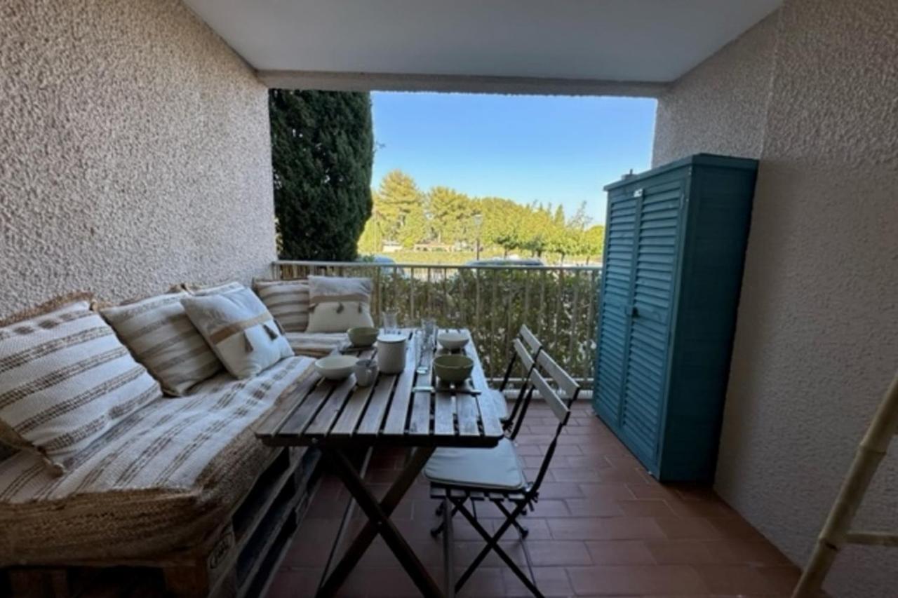 Very Cosy Apartment At 200 M From The Beaches La Londe-les-Maures Exteriör bild